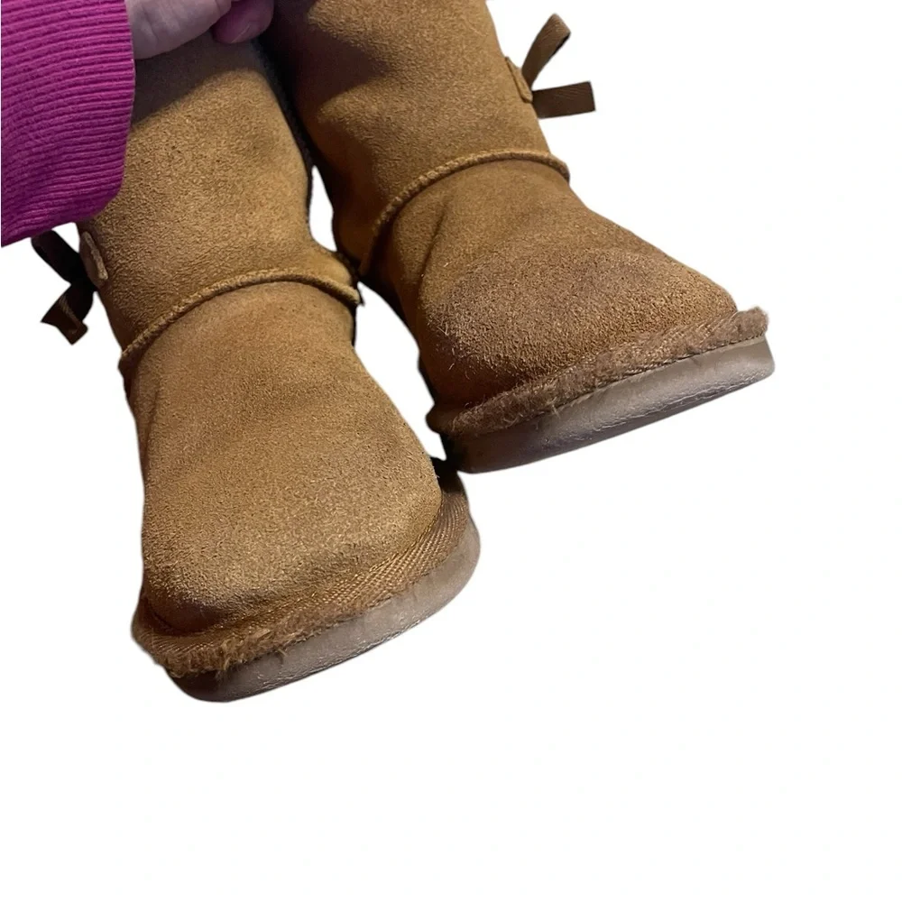 Koolaburra by UGG Girls Victoria Short Fashion Boot, Size 4,‎ GUC